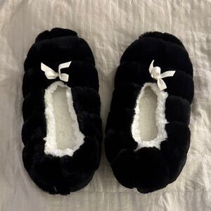 Brookstone Never Worn Cozy Black Slippers with White Bow
